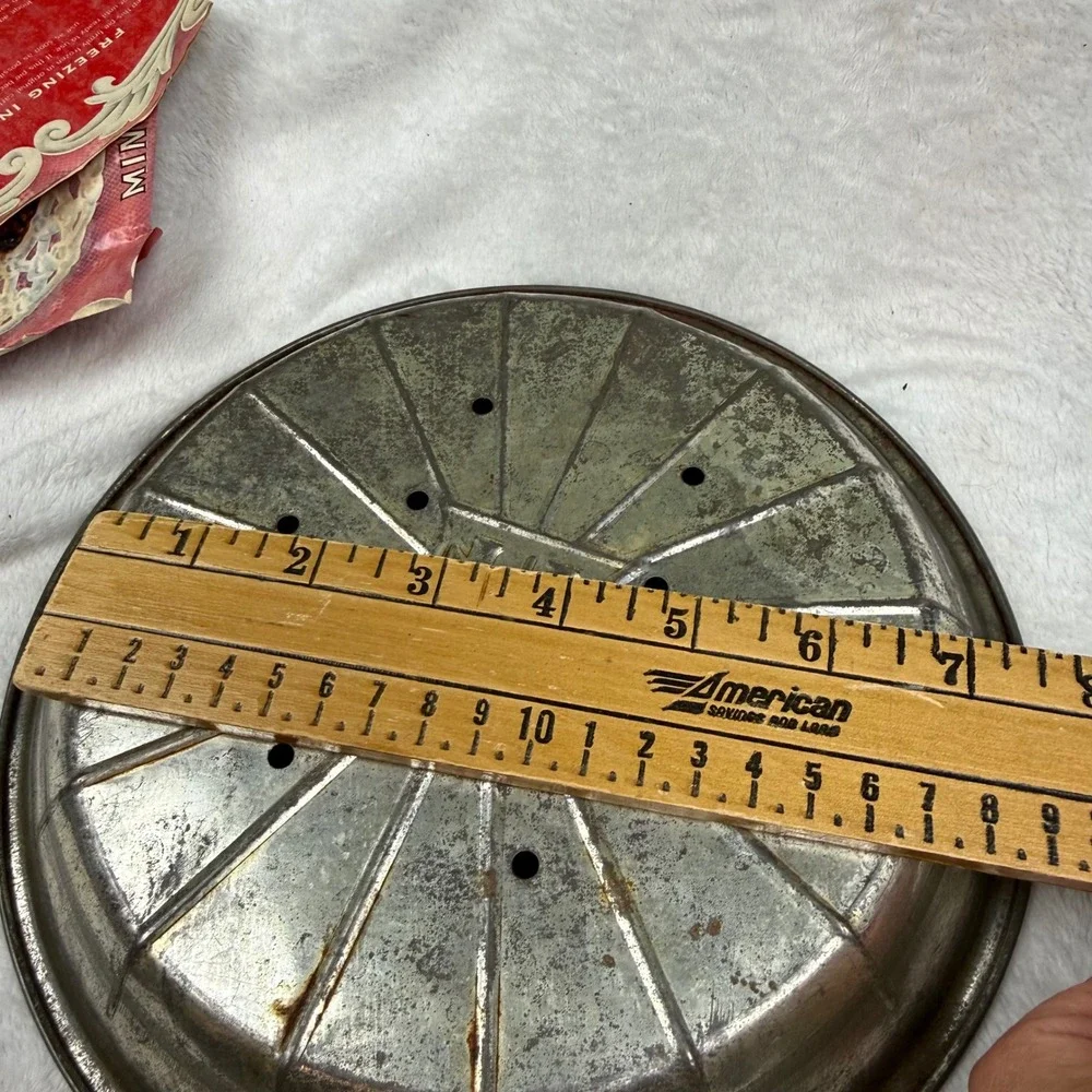 Vintage Lloyd J Harriss Aluminum Pie Tin Perforated 8 Inch w/ Mince Pie Wrapper